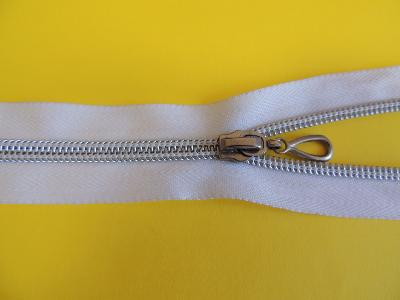 Снижение цены на молнии декоративные двухцветные.